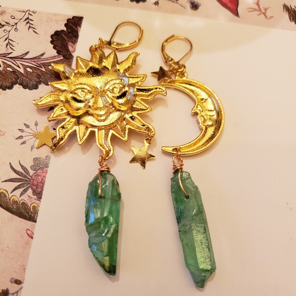 ❌SOLD❌Celestial Crystal Earrings Moon Sun NWT - Picture 3 of 4